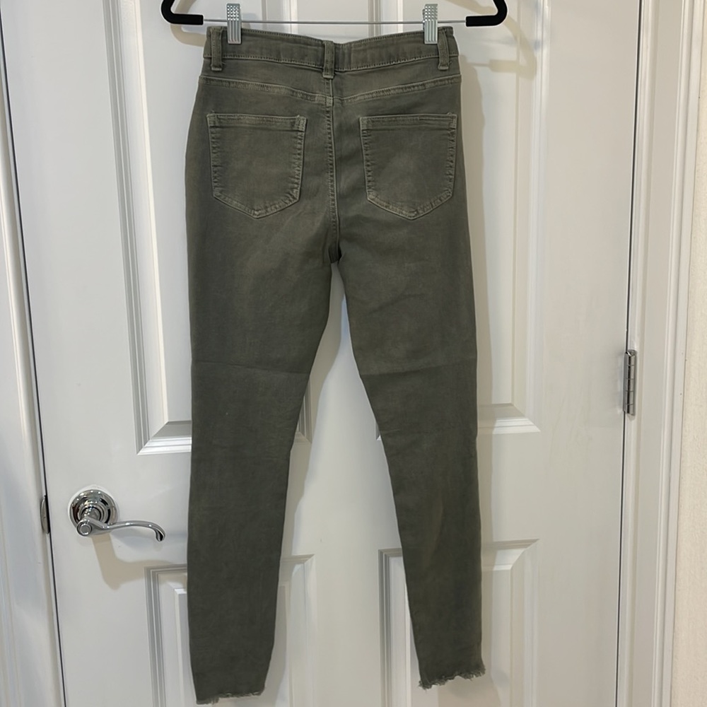 Fab’rik skinny distressed denim (junior size 9, adult 4) - Picture 2 of 2